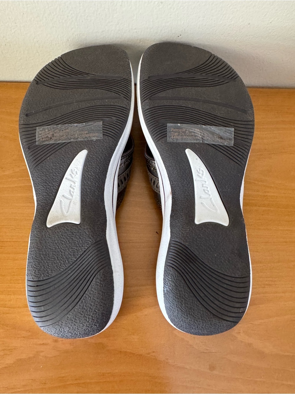 Clarks Bronze Thong Sandals - Size 7 - Picture 6 of 8